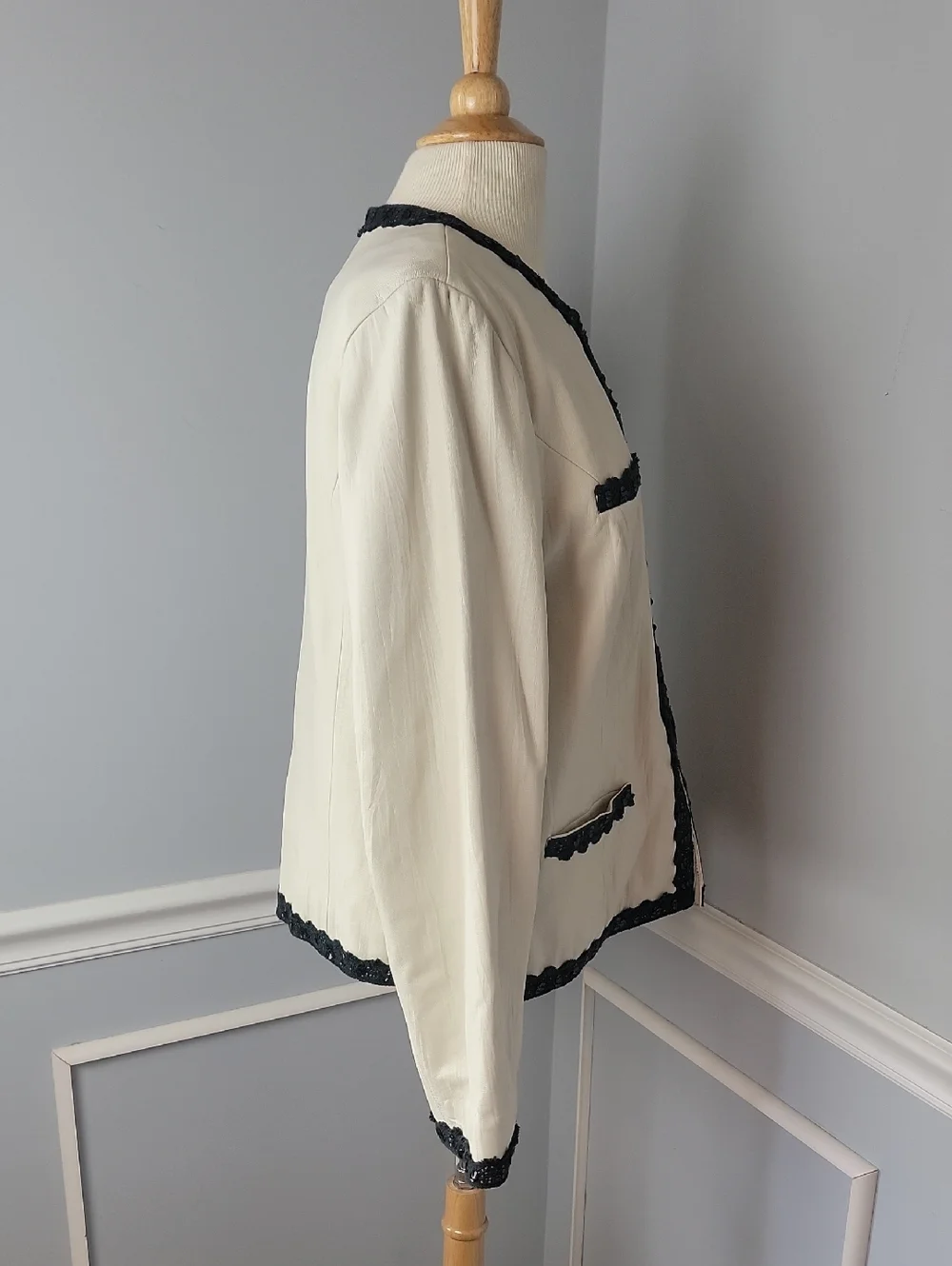 PAMELA DENNIS Cream White Black‎ Crochet Sequin Trim VTG Retro Leather Jacket M